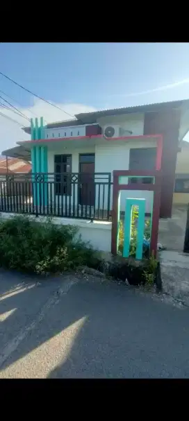 Disewakan rumah lokasi strategis