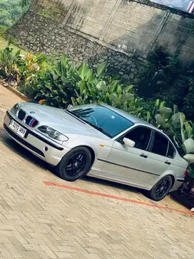 BMW 318i 2003 Bensin