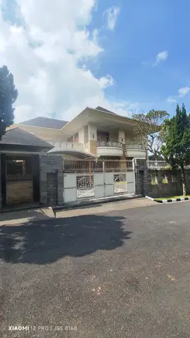 Dijual Rumah Lux Besar di Budi Indah Bandung Siap Huni