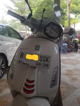 Jual Vespa Sprint Putih 2023, low Km
