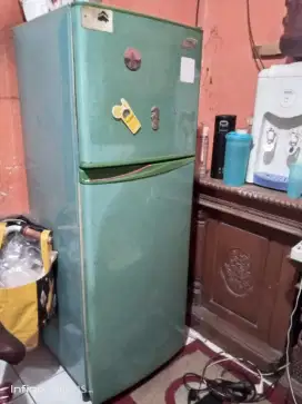 Kulkas 2 pintu Toshiba