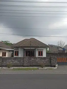Rumah besar untuk kantor di  jakal km 12 dekat uii