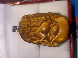 Liontin batu Tiger eye