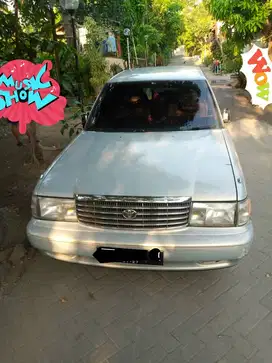 Mobil Lawas Antik Toyota Crown Royal Saloon