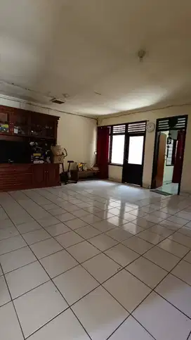 Jl. Srimahi dijual rumah terawat Lebar muka ±23 Siap Huni