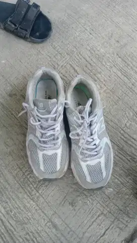 sepatu nb running