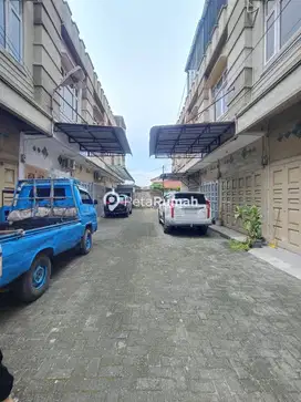 Dijual Rumah / Townhouse Daerah Sunggal Komplek Sunggal Center