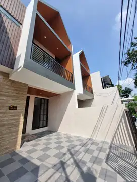 Dijual rumah baru  Tinggal 1 unit Gress Rungkut mapan