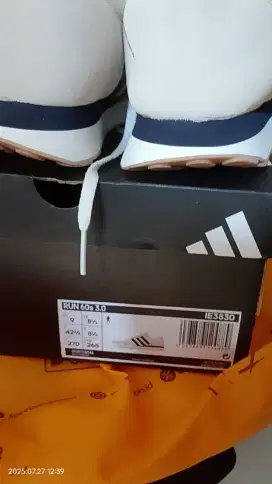 Sepatu adidas Run 60