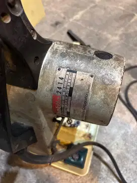 Mesin potong besi merek makita