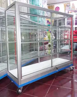 Etalase Panjang 1,2M Pakai Roda Besar & Kunci