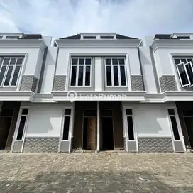 DIJUAL TOWNHOUSE MEWAH , KOMPLEK SEKIP LUXE
