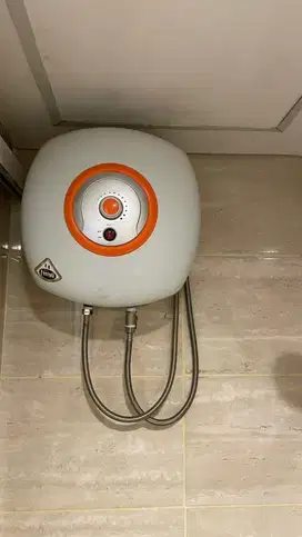 Ferroli Bravo water heater 15L like new