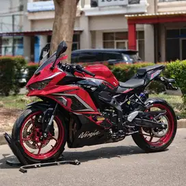 KAWASAKI ZX25R ABS TFT MERAH 2023 KM 15K PAJAK PANJANG SUPERB