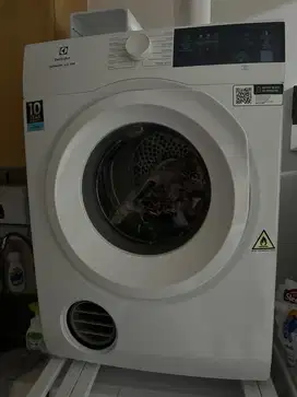 Dryer/pengering pakaian Electrolux EDV754H3WB 7,5kg
