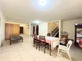 Hunian Asri 5 Kamar, Dapur Luas,  Harga Nego! di Cinere