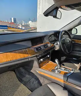 BMW 730Li 2010 Bensin