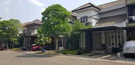 Rumah Bagus Siap Pakai Dengan Kolam Renang di Gentan Solo