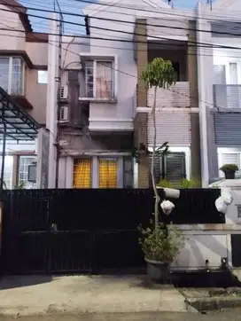 Rumah Siap Huni Taman Semanan Indah Strategis dekat Puri Indah Mall
