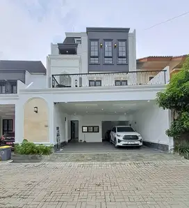 Di Jual Rumah American Classic Plus Kolam Renang Di Jagakarsa