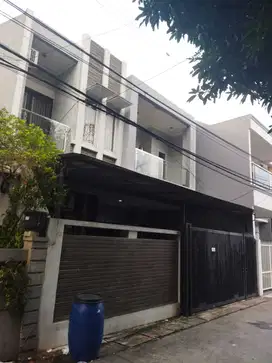 Rumah semi furnished 2 lantai siap huni di kelapa gading jakut