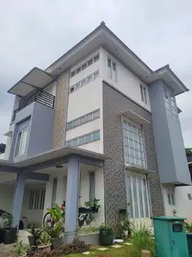 Rumah 3 Lantai Bangunan Baru Huk Taman di The Icon BSD City