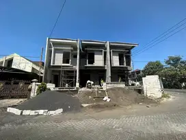 Minimalis  2 Lantai Kutisari Indah
