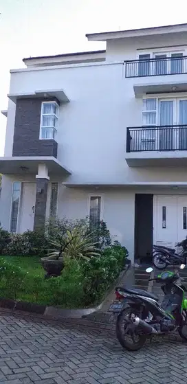 Rumah bagus dalam kompleks sec 24 jam