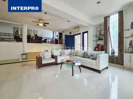 Rumah Dijual Puri Kencana 2.5 Lantai Hook 3 Kamar Tidur LT 253m2