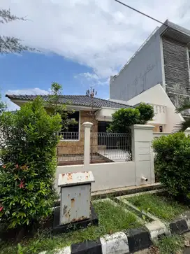 RUMAH BAGUS DI KOMPLEK EKSKLUSIF TANJUNG BARAT INDAH