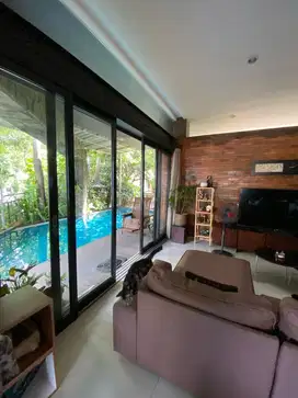 Rumah dengan kolam renang di Maleo Bintaro Jaya sektor 9