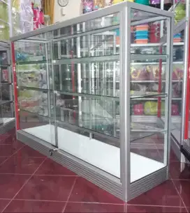Etalase 1,5 Meter × 1 Meter Untuk Perlengkapan Toko