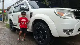 JUAL FORD EVEREST LIMITED AT