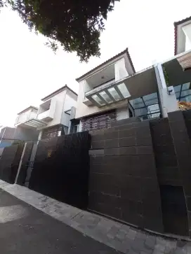 Disewakan rumah mewah no.8 kebayoran baru jaksel