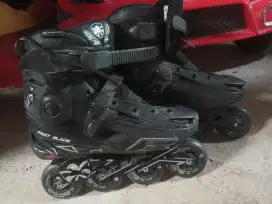 Dijual cepet sepatu roda merk playing egle