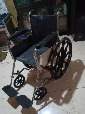 dijual kursi roda keadaan 60%