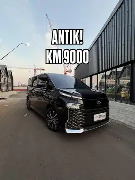 KM 9000! Toyota Voxy TSS 2.0 CVT AT 2024