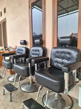 KURSI DAN KACA BARBERSHOP