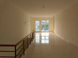 Disewakan Murah ruko Frankfurt hadap jalan raya 3 lantai 4,5x16 Gading