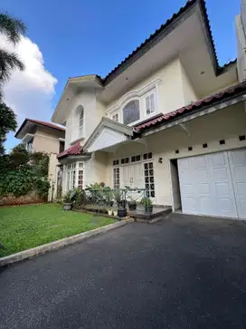 For Sale : RUMAH TERAWAT DESIGN CLASSIC KEBAYORAN BARU JAKARTA - SELAT