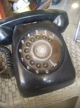 Telepon antik dan langka