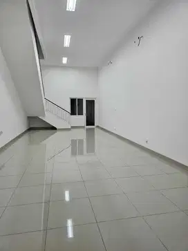 Disewakan Ruko Darwin hadap jalan raya 3 lantai 5x18 Gading serpong