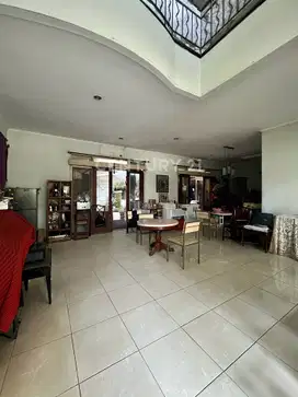 Rumah Hoek 2½ Lantai Dalam Komplek Nyaman Di Pulomas S8819