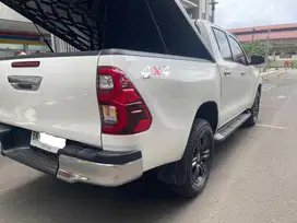 Hilux V 2023 A/T 4x4