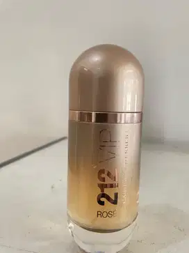 Preloved parfum 212 VIP ROSE