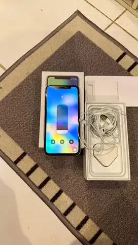 Dijual Iphone X silver 256GB Lengkap Terdaftar