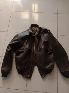 Jaket kulit baru 1 kali pakai kebesaran