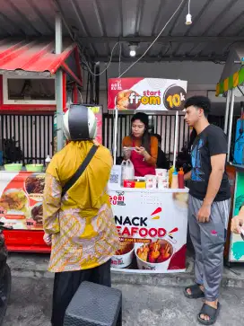 Lowongan Penjaga booth Snack Kekinian