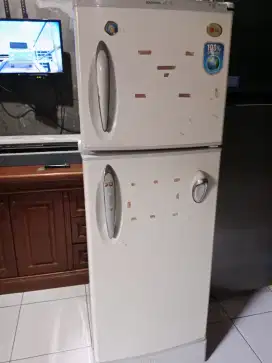 Kulkas 2 pintu LG