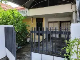 Rumah 2 Lantai Komplek Manyar Tompotika Surabaya